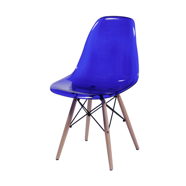Cadeira Charles Eames em policarbonato com base de Madeira