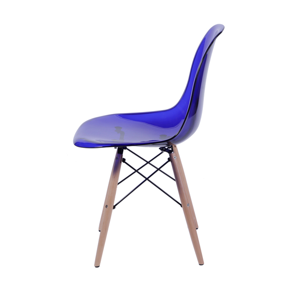 Cadeira Charles Eames em policarbonato com base de Madeira